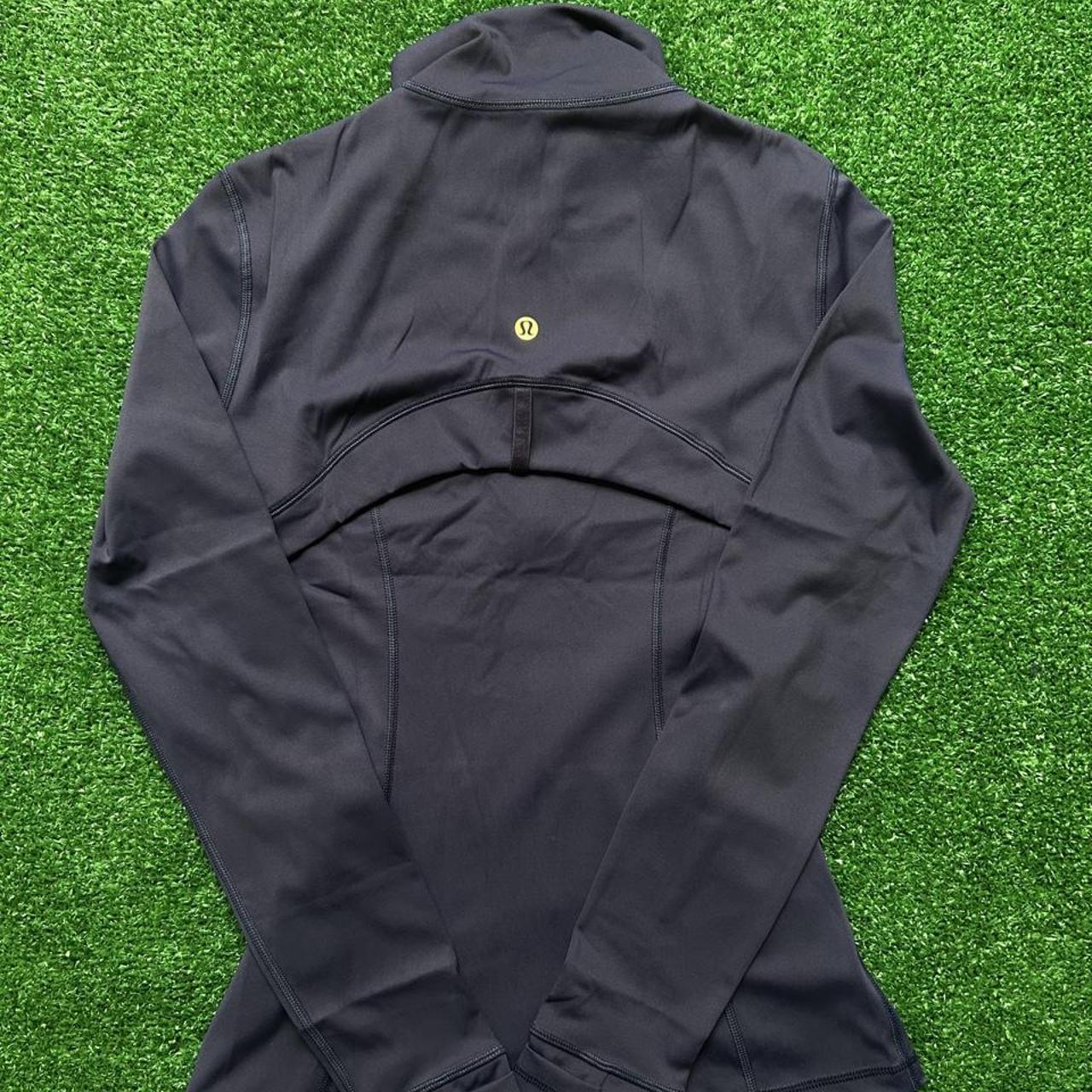 Lululemon Women's Purple and Navy Top
